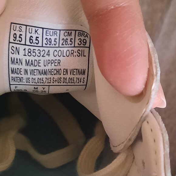 SKECHERS Hotshot Metallic Silver Iridescence Lace-Up Sneakers NWT! - Size 9.5 - Picture 13 of 16